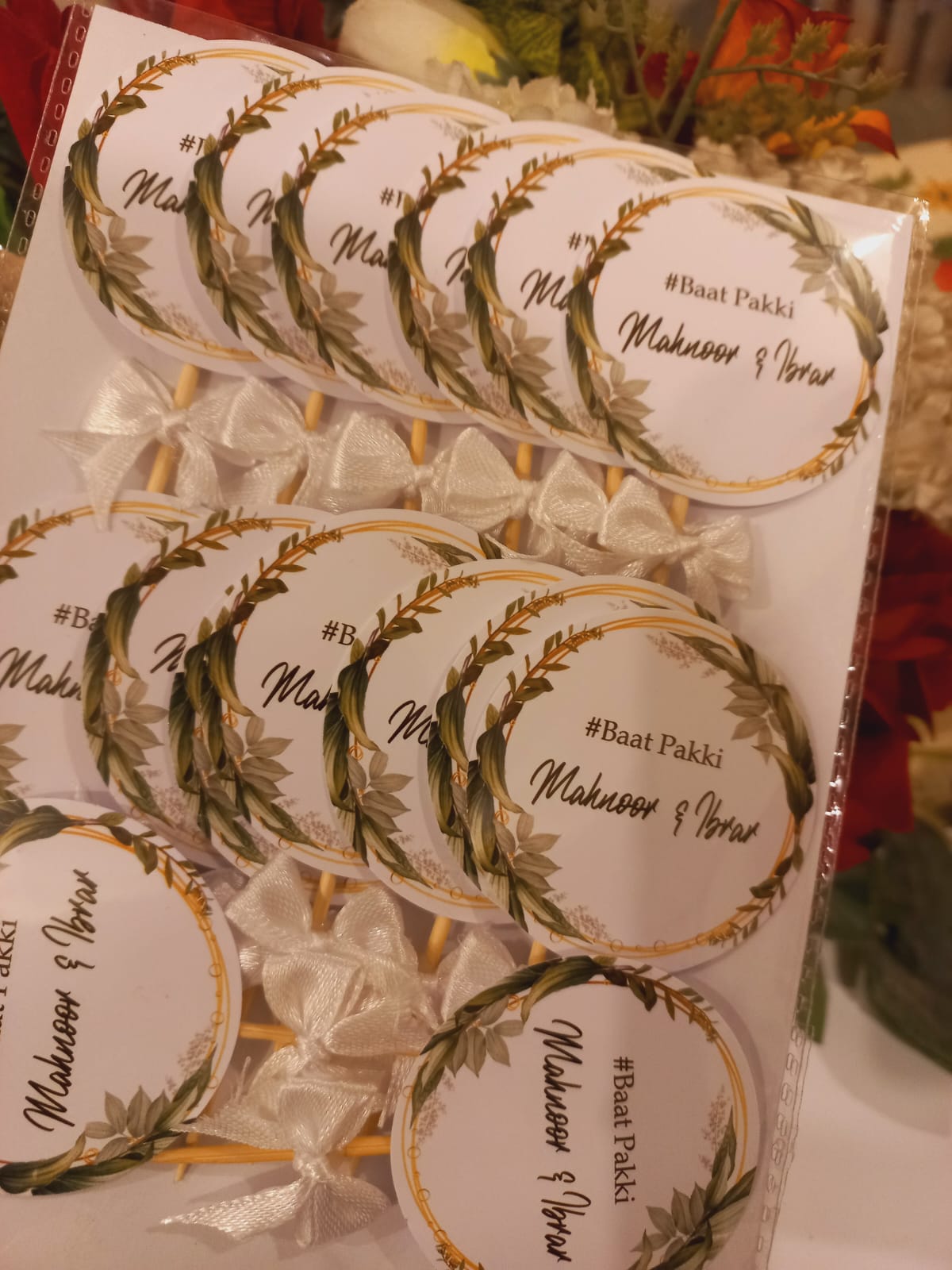 Sweet topper with ribbon bow